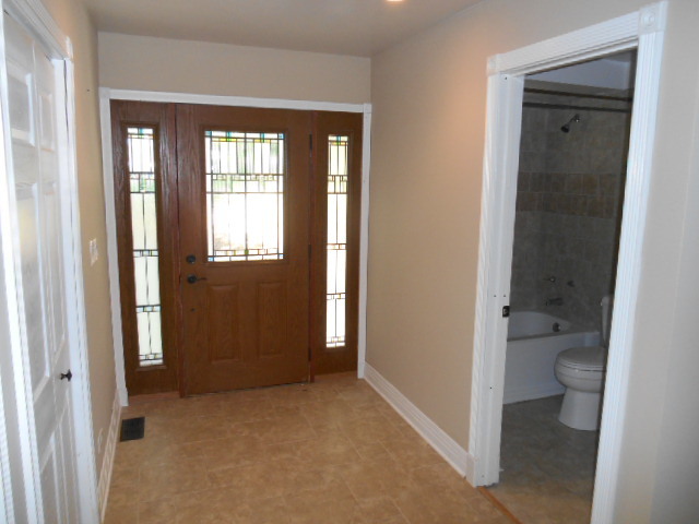 212 Baron Drive Spring Grove, IL 60081 - Photo 3 of 25