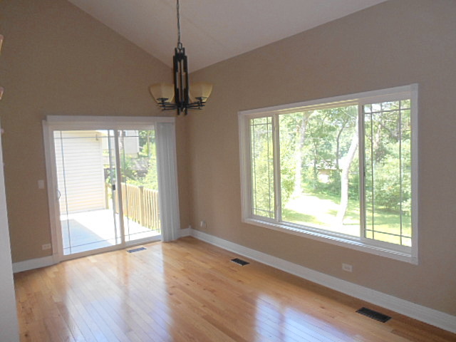 212 Baron Drive Spring Grove, IL 60081 - Photo 5 of 25