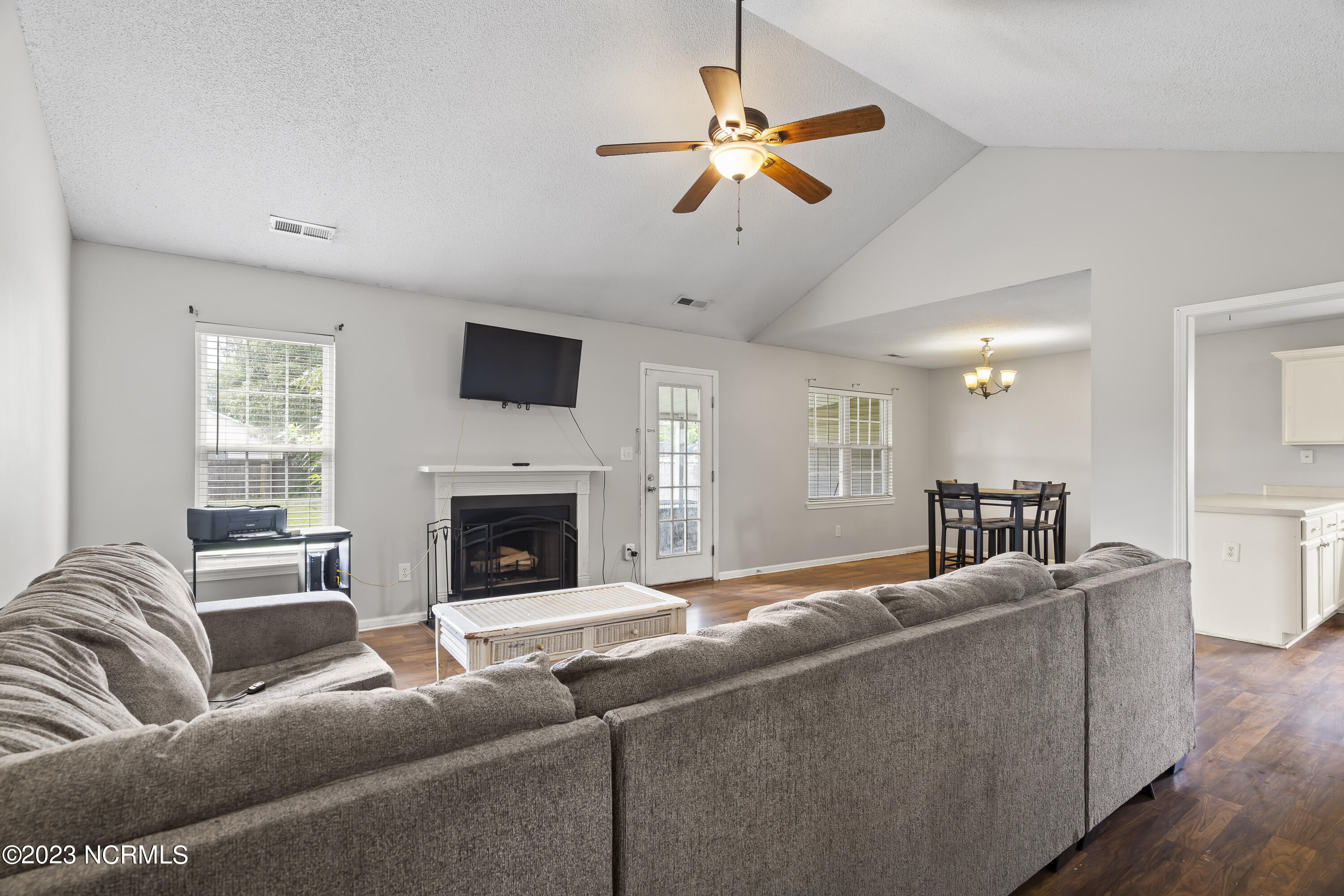 107 Linden Road Richlands, NC 28574 - Photo 4 of 20 4 (3)