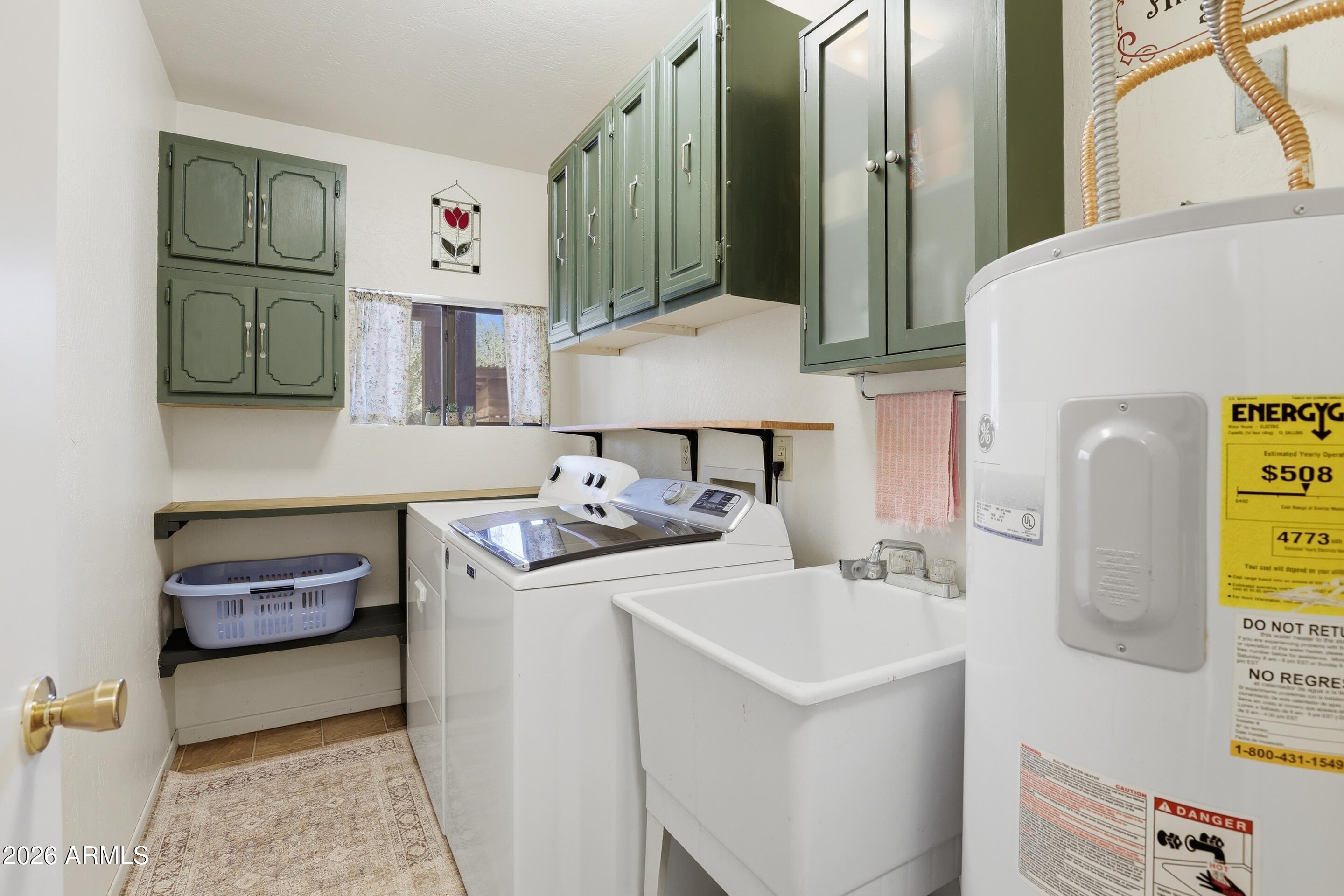 5920 Robin Way Pine, AZ 85544 - Photo 14 of 55 a utility room with dryer and washer