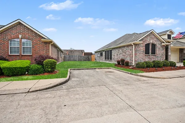 $249,900 | 1531 Village Townhome Drive, Pasadena, TX 77504