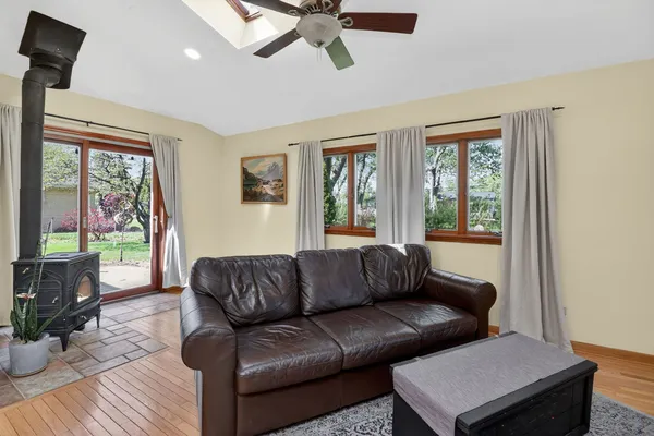 $675,000 | 700 East Turner Avenue, Roselle, IL 60172