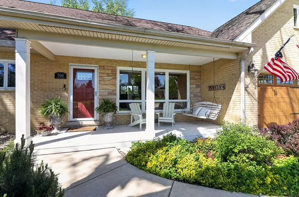 $675,000 | 700 East Turner Avenue, Roselle, IL 60172