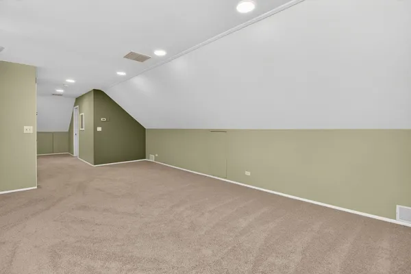 $675,000 | 700 East Turner Avenue, Roselle, IL 60172