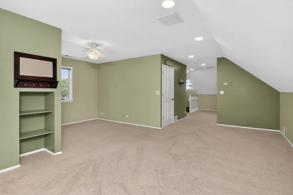 $675,000 | 700 East Turner Avenue, Roselle, IL 60172
