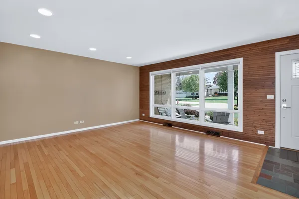 $675,000 | 700 East Turner Avenue, Roselle, IL 60172