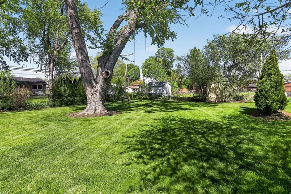 $675,000 | 700 East Turner Avenue, Roselle, IL 60172
