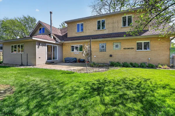 $675,000 | 700 East Turner Avenue, Roselle, IL 60172