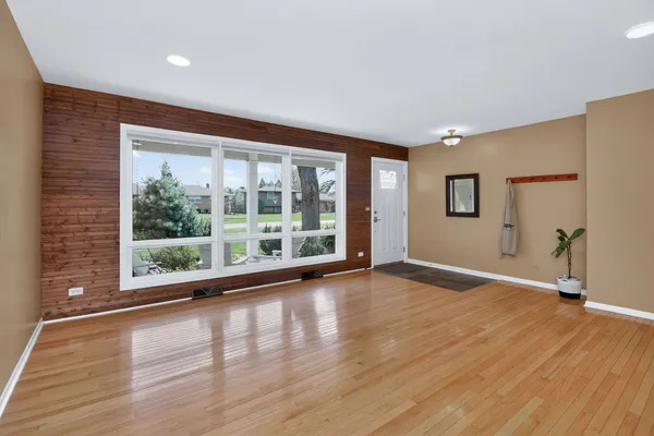$675,000 | 700 East Turner Avenue, Roselle, IL 60172