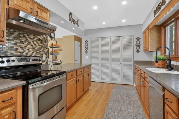 $675,000 | 700 East Turner Avenue, Roselle, IL 60172