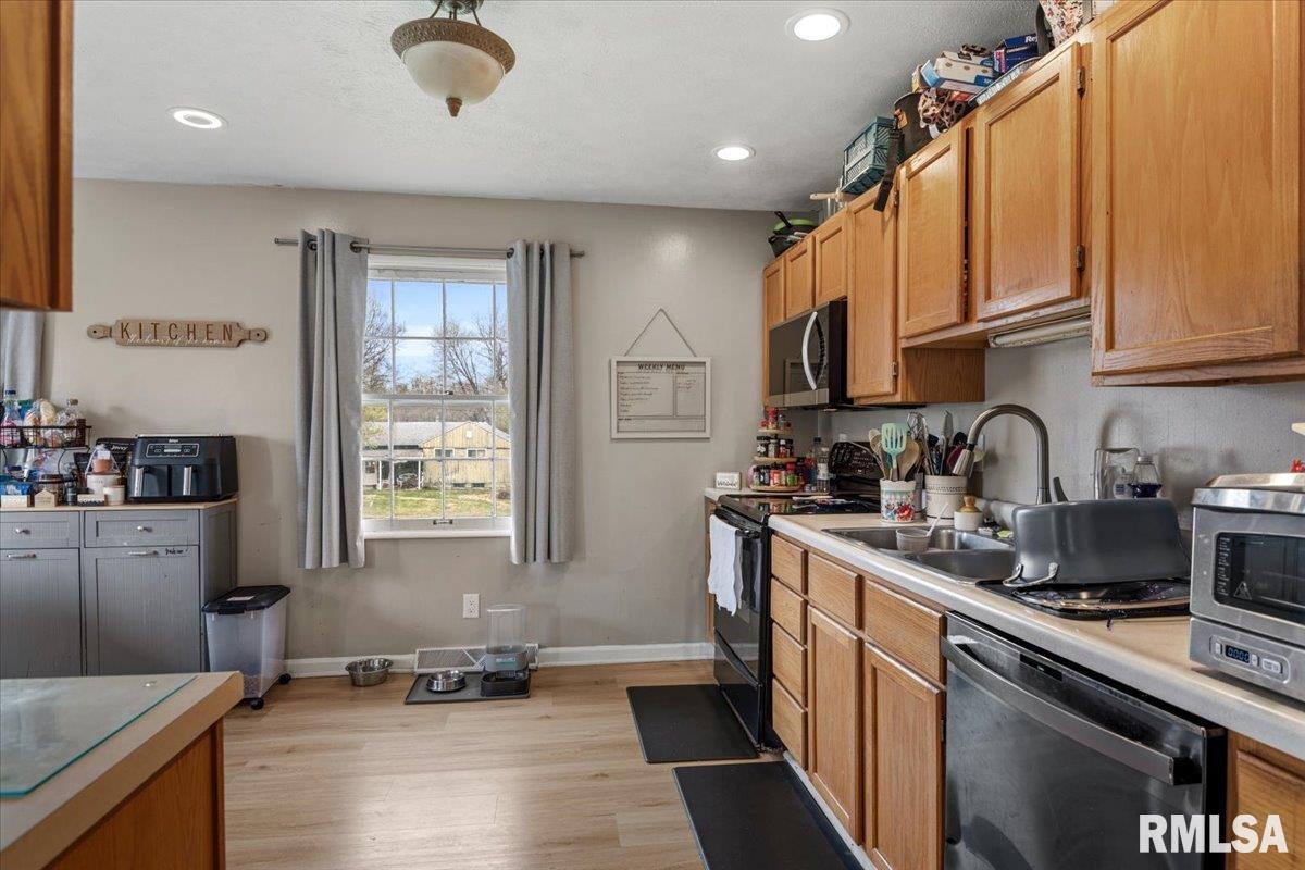 105 East Mill Street Rochester, IL 62563 - Photo 7 of 21