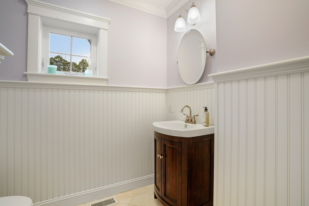 10 Higgins Road Marblehead, MA 01945 - Photo 13 of 30