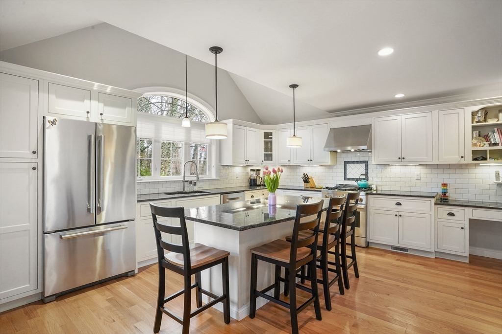 10 Higgins Road Marblehead, MA 01945 - Photo 2 of 30