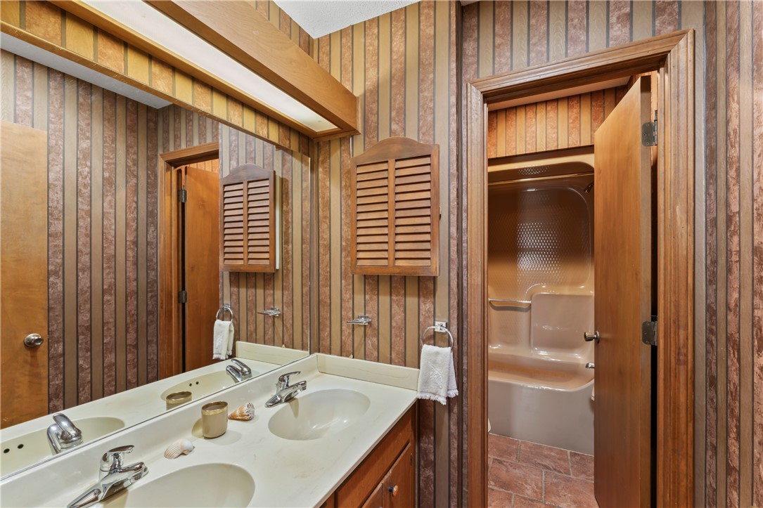 501 Westminster Drive Pendleton, SC 29670 - Photo 22 of 50 Hall Bathroom offers double sinks with separate room for Toilet and Tub/Shower