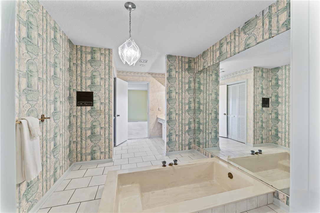 501 Westminster Drive Pendleton, SC 29670 - Photo 29 of 50 Soaking Tub with Mirrored Wall!