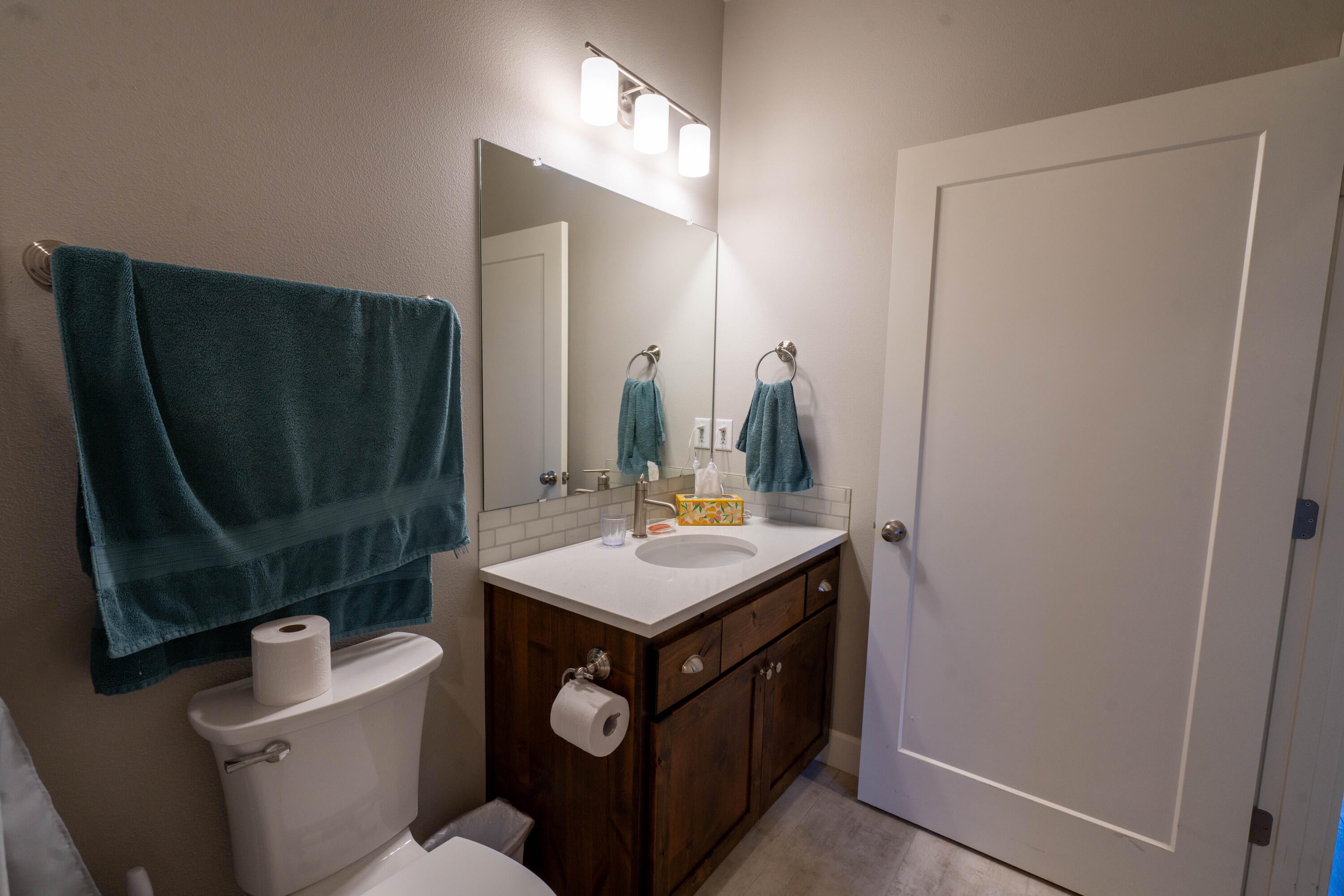 535 Northwest Rimrock Drive Redmond, OR 97756 - Photo 5 of 42 05