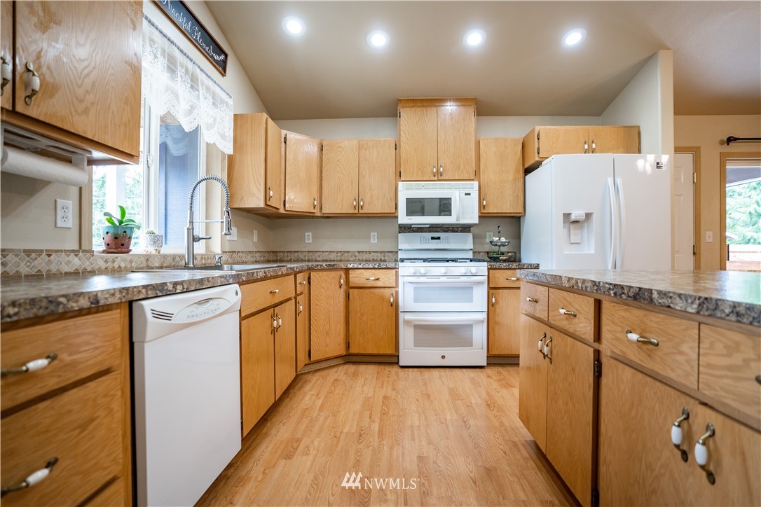11014 Charm Road Southeast Rainier, WA 98576 - Photo 12 of 38 Gallery Image 12