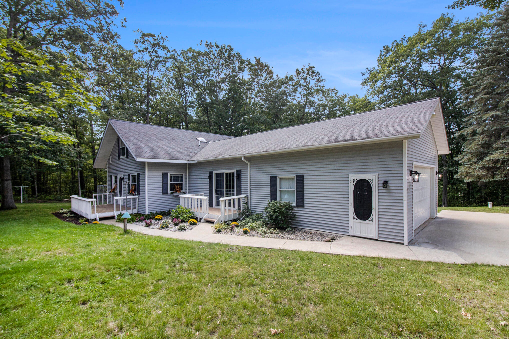 49 West Burdell Road Roscommon, MI 48653 - Photo 2 of 29 Gallery Image 2