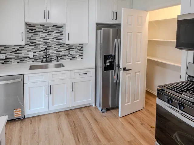 $296,000 | 25 Illinois Avenue, Unit M1, Schaumburg, IL 60193