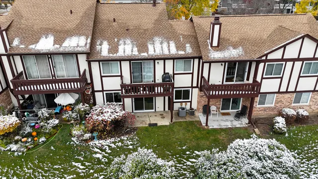 $296,000 | 25 Illinois Avenue, Unit M1, Schaumburg, IL 60193