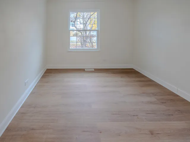 $296,000 | 25 Illinois Avenue, Unit M1, Schaumburg, IL 60193