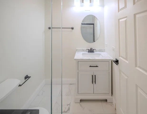 $296,000 | 25 Illinois Avenue, Unit M1, Schaumburg, IL 60193