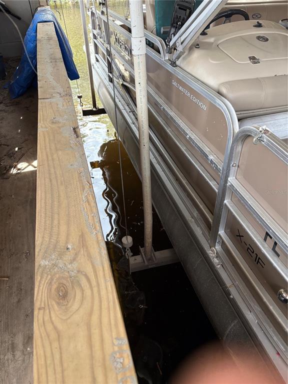 16 Palm Drive Yankeetown, FL 34498 - Photo 13 of 41 a view of a staircase