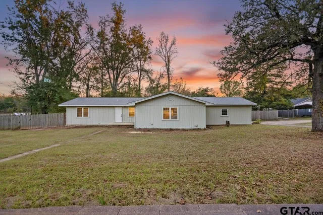 $325,000 | 10905 Shadow Wood Circle, Whitehouse, TX 75791