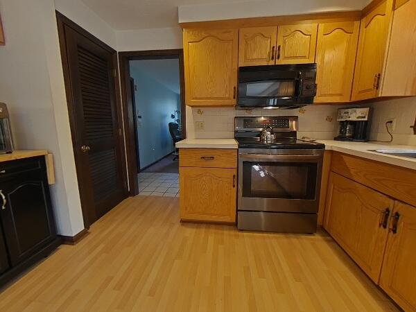 70 Padlock Lane Centerville, MA 02632 - Photo 8 of 23 a kitchen with stainless steel appliances granite countertop a refrigerator stove and microwave