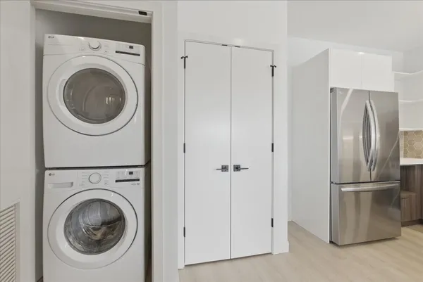 $2,420 | 948 West Sunnyside Avenue, Unit 303, Chicago, IL 60640