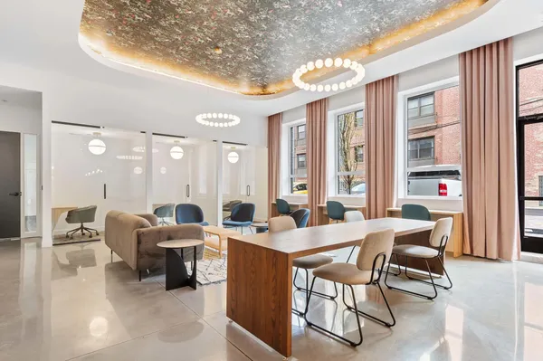 $2,420 | 948 West Sunnyside Avenue, Unit 303, Chicago, IL 60640