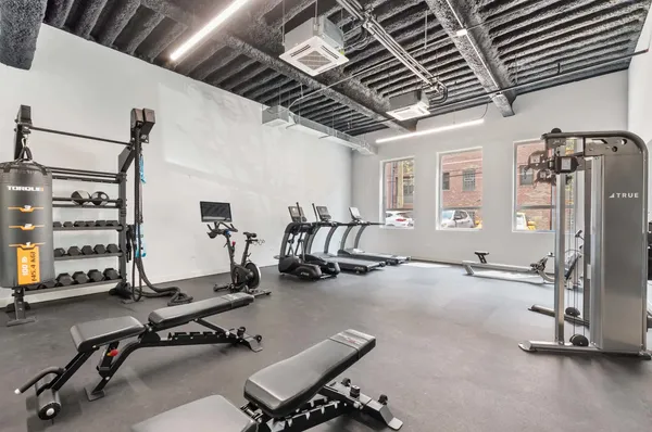 $2,420 | 948 West Sunnyside Avenue, Unit 303, Chicago, IL 60640