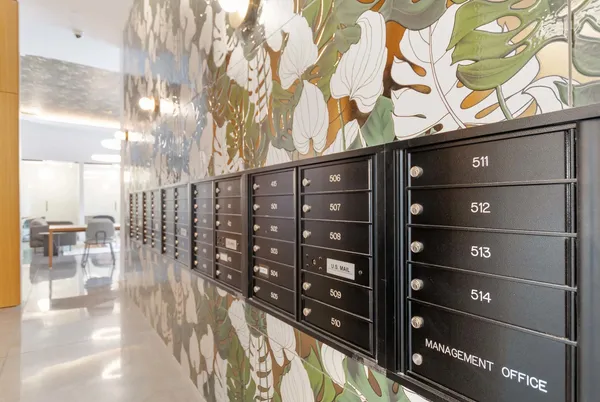 $2,420 | 948 West Sunnyside Avenue, Unit 303, Chicago, IL 60640