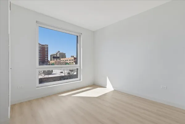 $2,420 | 948 West Sunnyside Avenue, Unit 303, Chicago, IL 60640