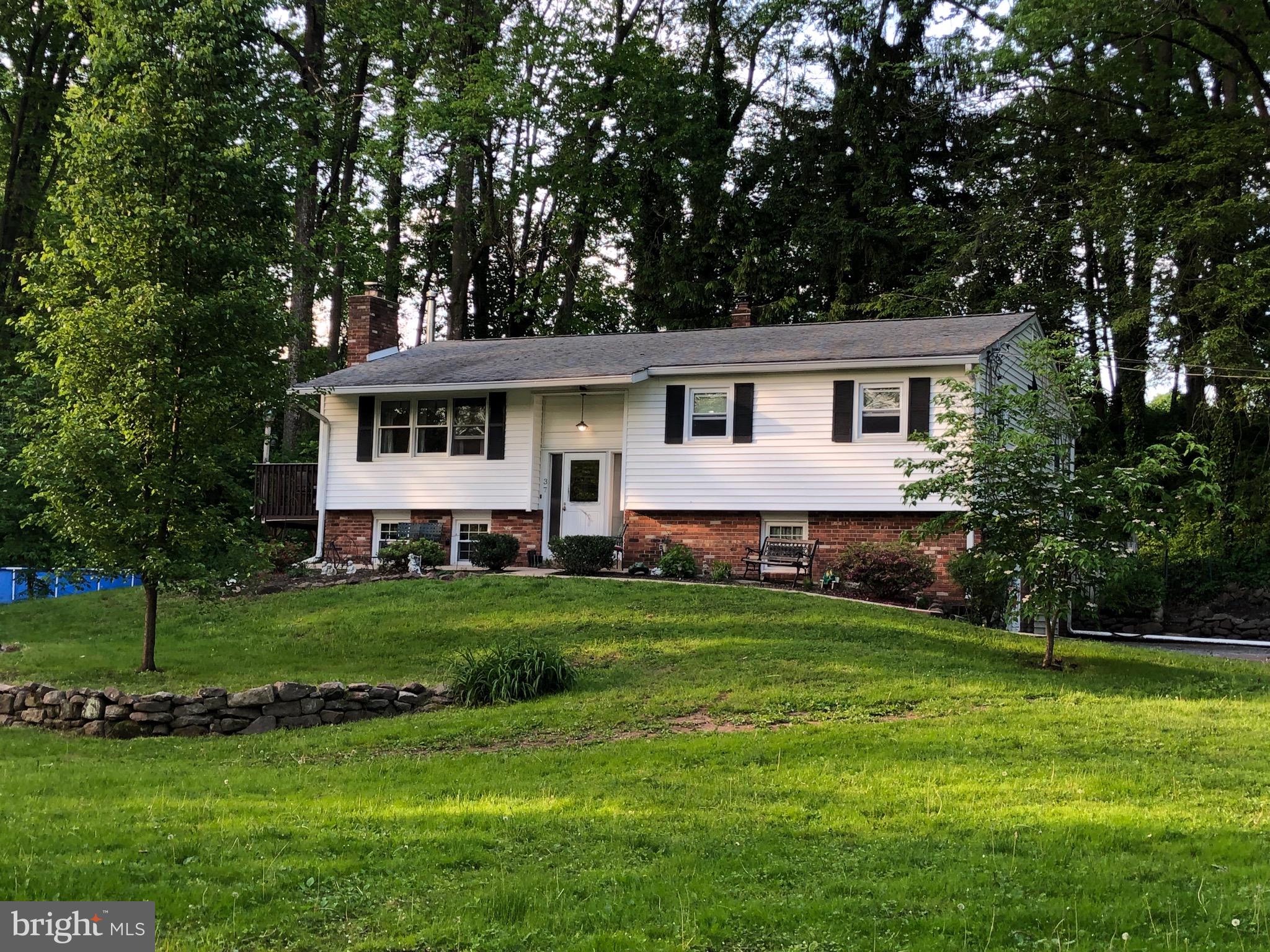 37 Maack Road Pottstown, PA 19465 - Photo 3 of 24