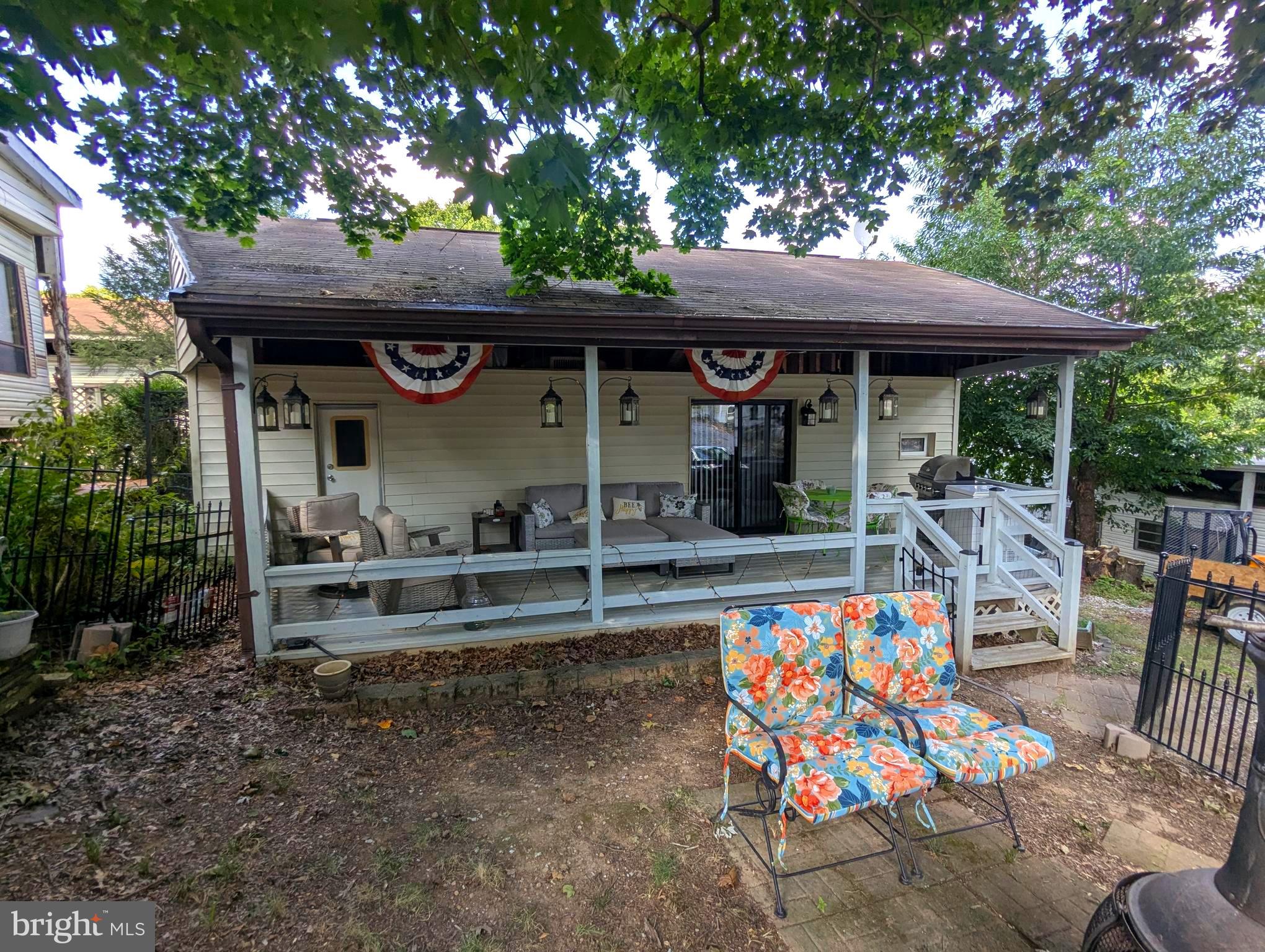 an outdoor space with lots of table and chairs