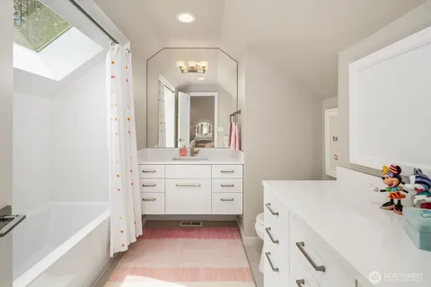 $2,398,000 | 8804 221st Avenue Northeast, Redmond, WA 98053