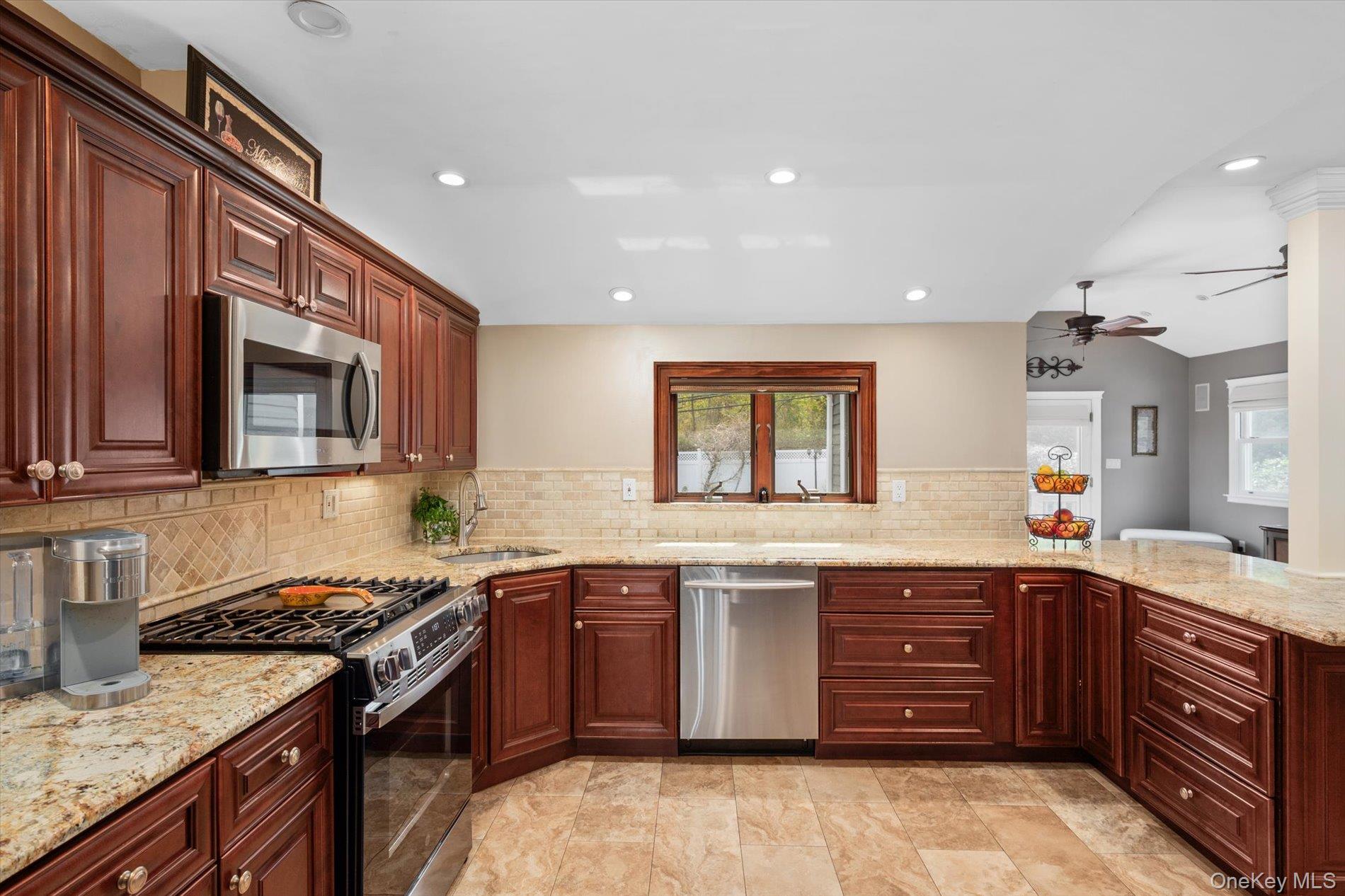 25 Fisher Road Commack, NY 11725 - Photo 4 of 19