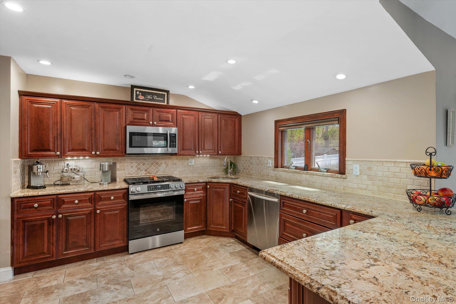 25 Fisher Road Commack, NY 11725 - Photo 5 of 19