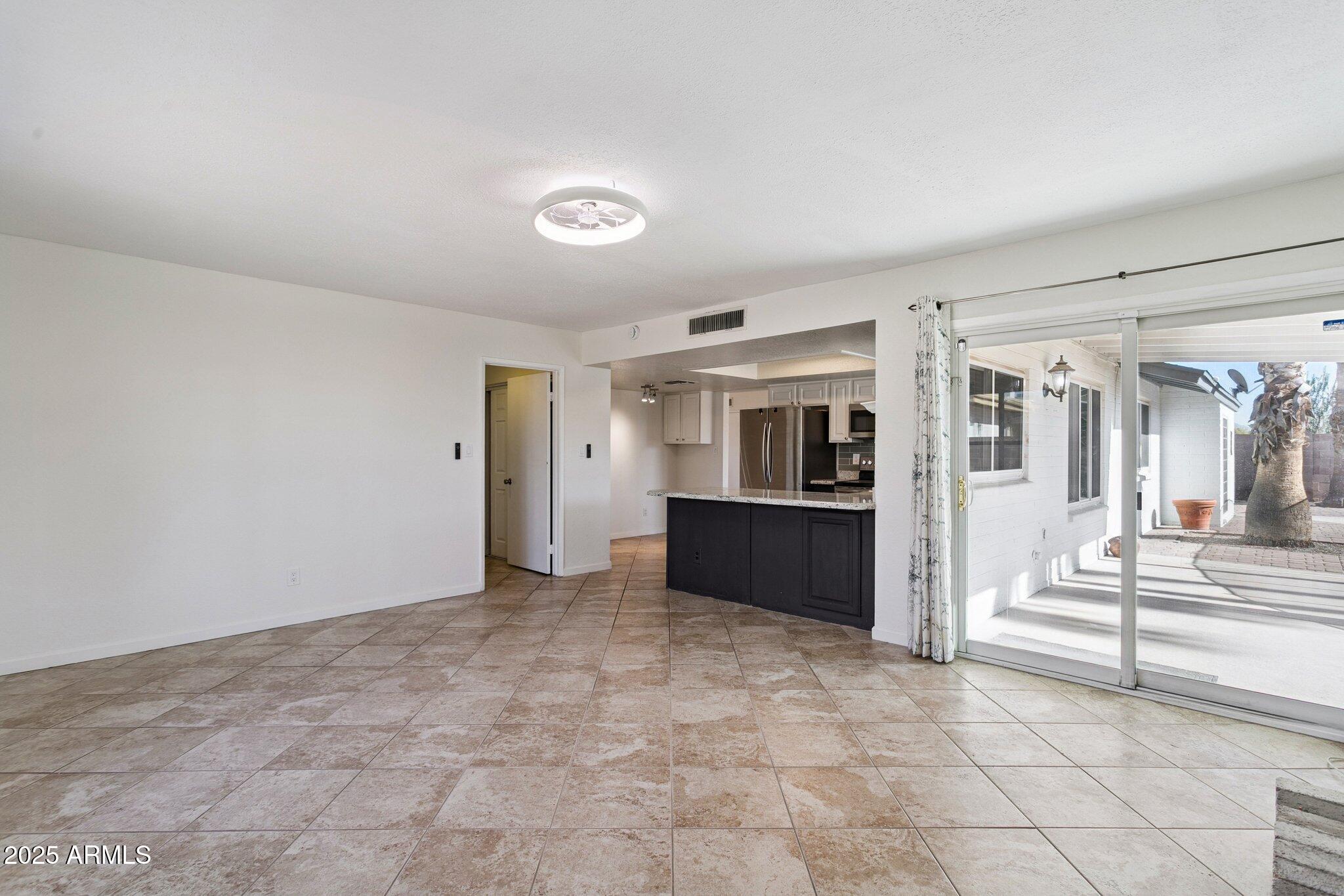 4915 East Everett Drive Scottsdale, AZ 85254 - Photo 10 of 39 a view of a big room with closet area
