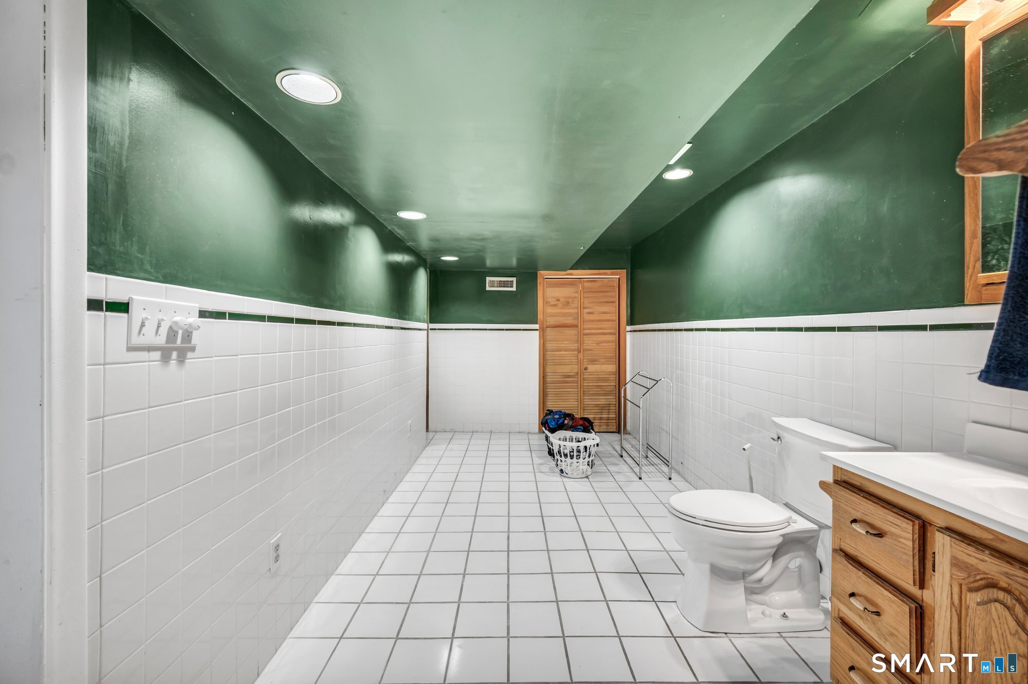 8 Ironwood Road West Hartford, CT 06117 - Photo 28 of 32