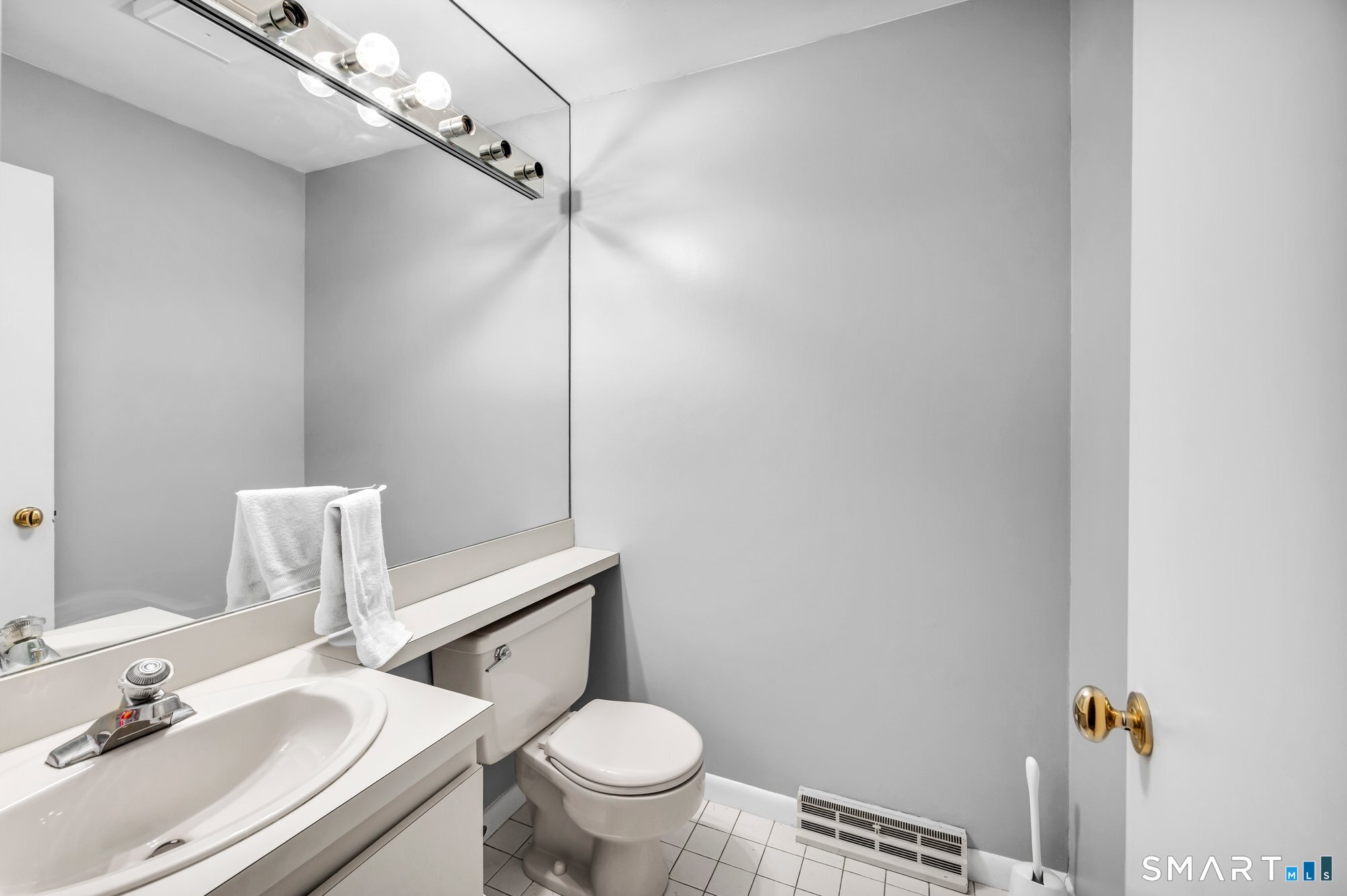 8 Ironwood Road West Hartford, CT 06117 - Photo 32 of 32