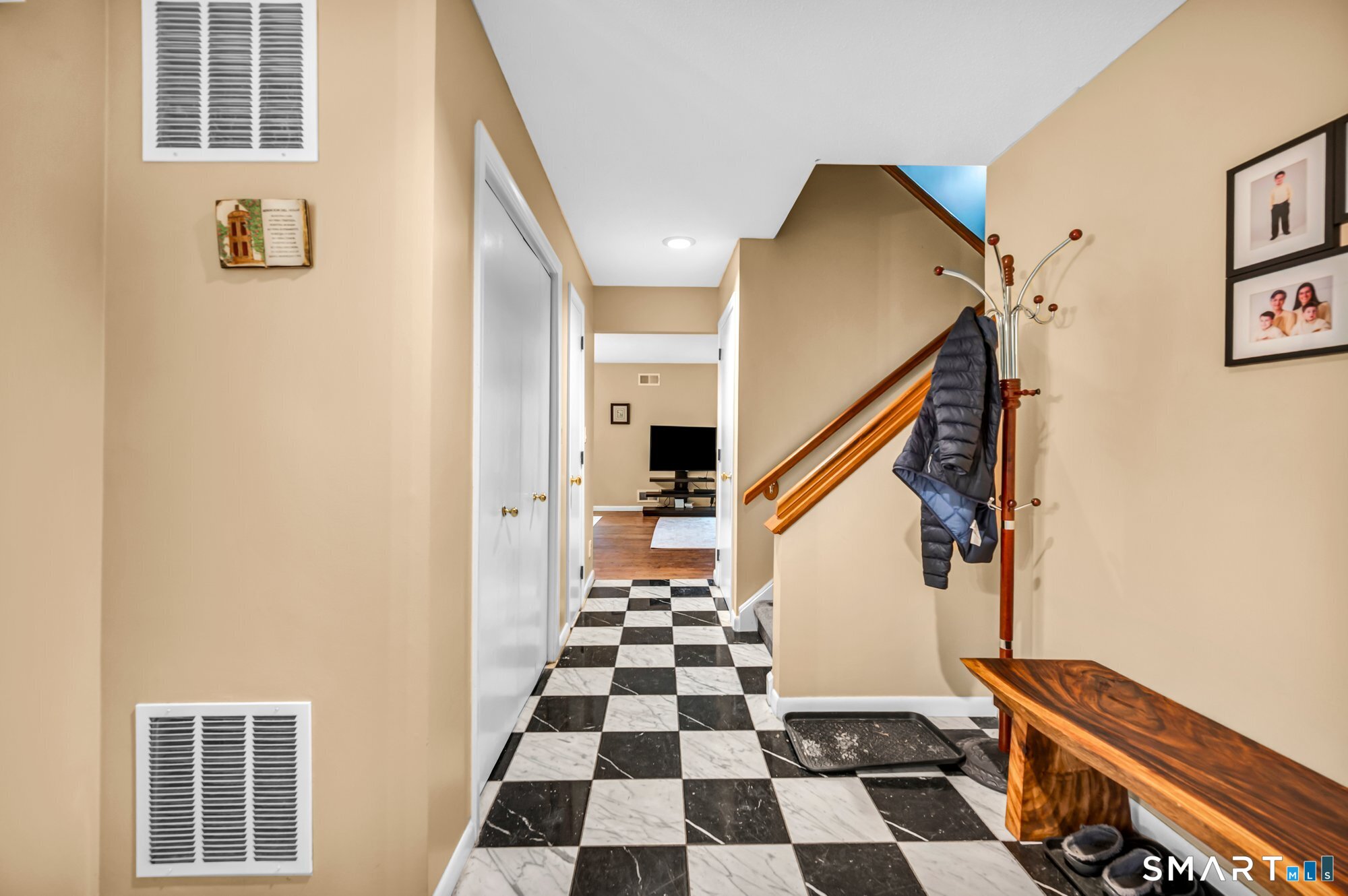 8 Ironwood Road West Hartford, CT 06117 - Photo 4 of 32