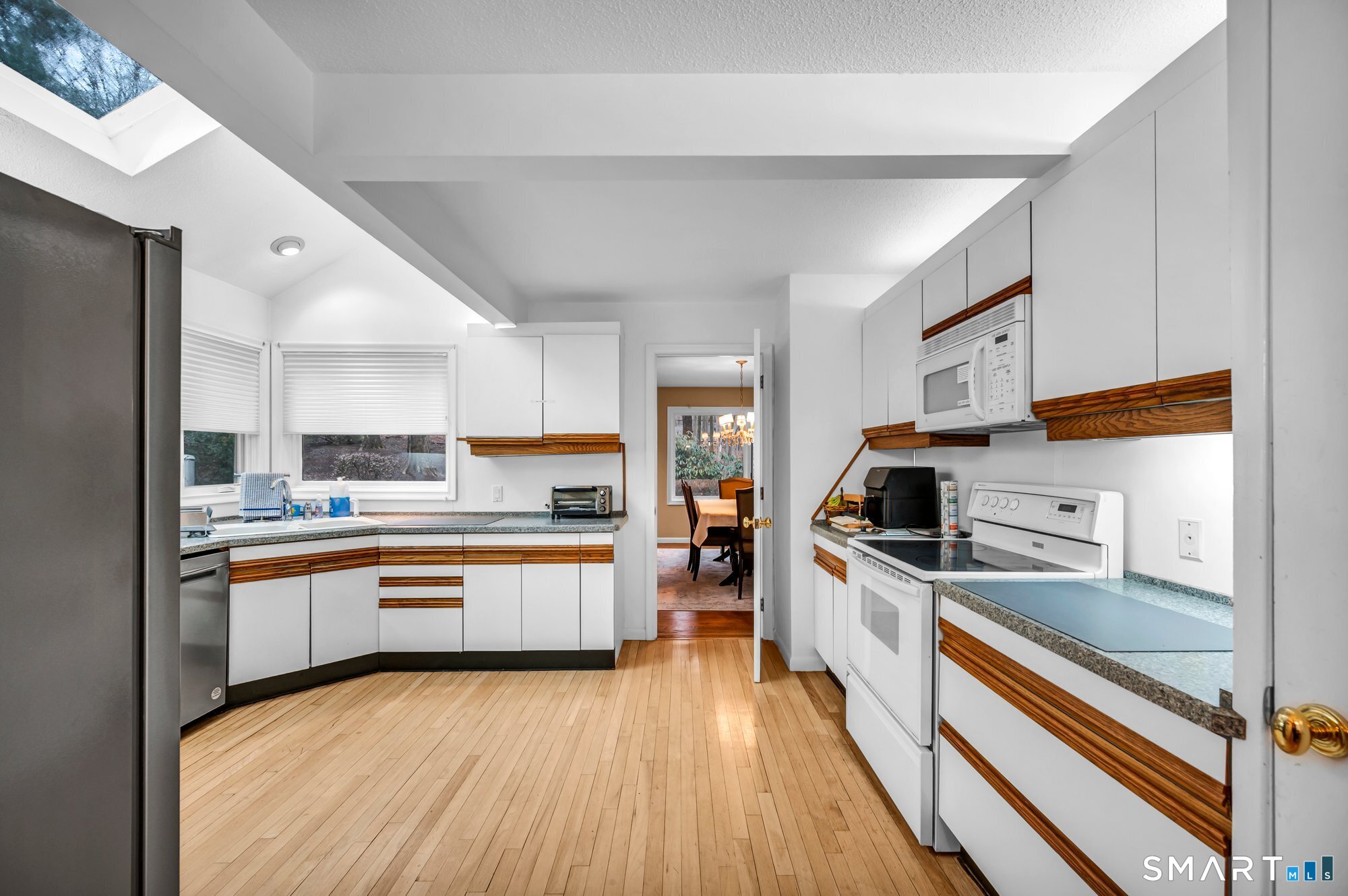 8 Ironwood Road West Hartford, CT 06117 - Photo 8 of 32