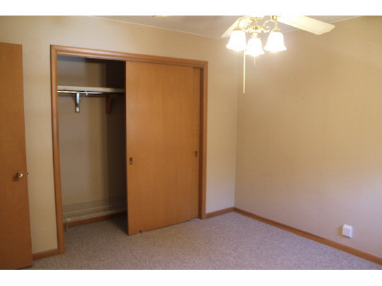 4536 Newcastle Road Rockford, IL 61108 - Photo 7 of 10 Gallery Image 7
