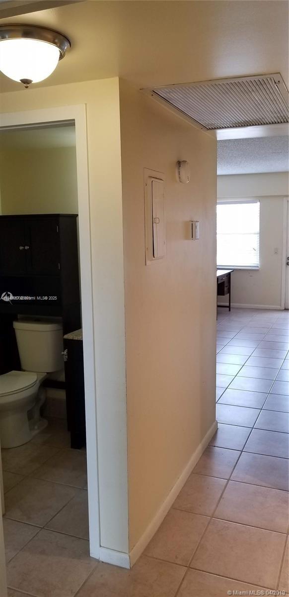 366 Fanshaw I, Unit 366 Boca Raton, FL 33434 - Photo 4 of 25 a view of a hallway to a room with windows