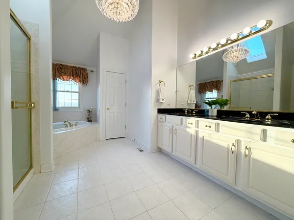 $798,000 | 523 Mallard Point Drive, North Aurora, IL 60542