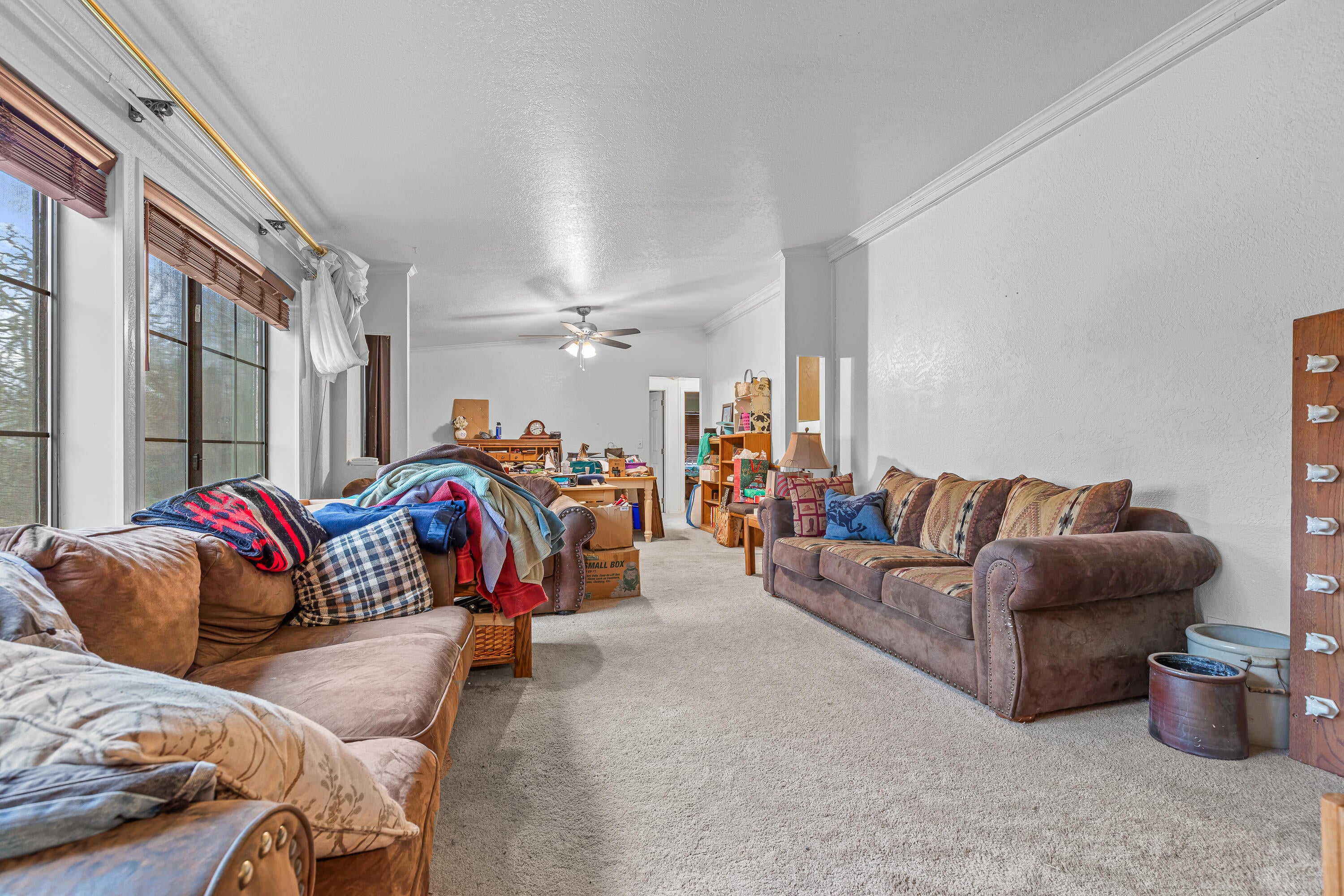 20960 Antioch Road White City, OR 97503 - Photo 8 of 28 Living Room/Dining Room