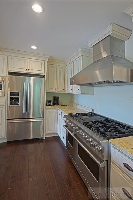 2382 Hickory Boone, NC 28607 - Photo 3 of 27 Gallery Image 3