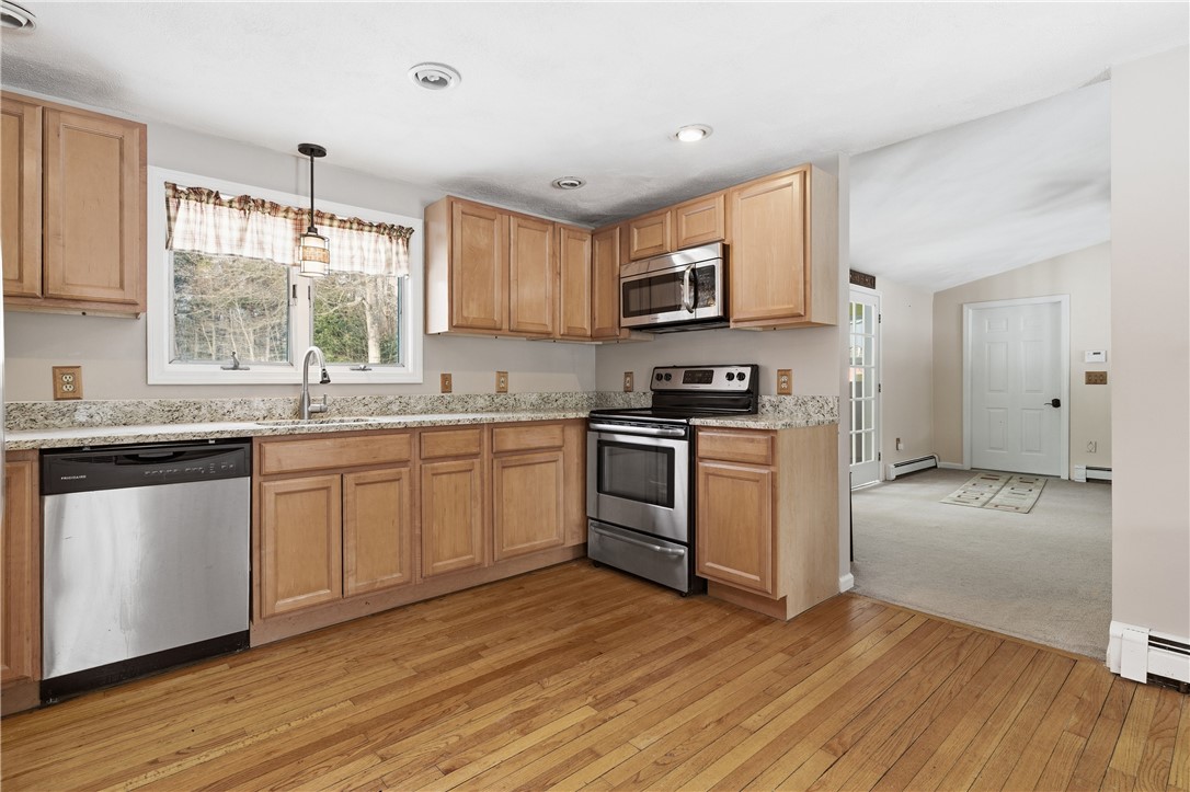 37 Anan Wade Road Glocester, RI 02857 - Photo 6 of 35